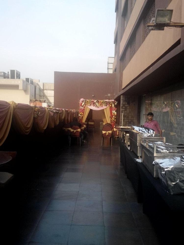 Caspia Hotel New Delhi Exterior foto