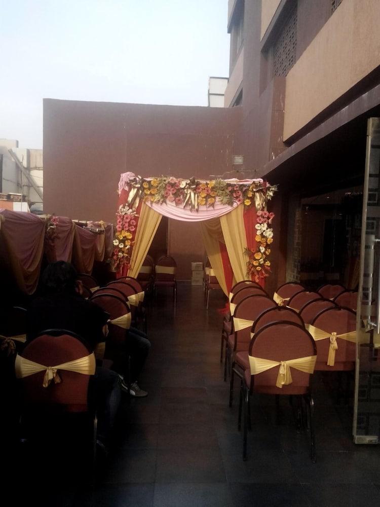 Caspia Hotel New Delhi Exterior foto