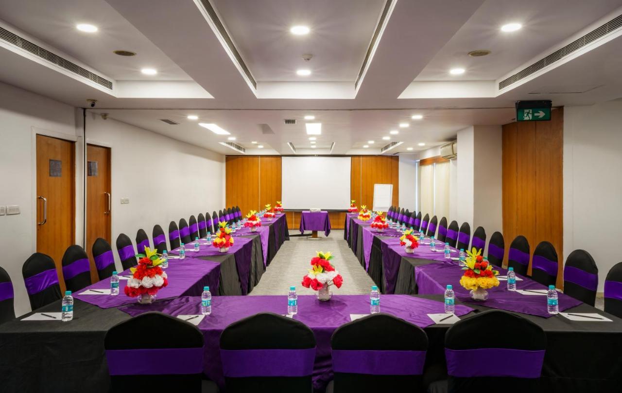 Caspia Hotel New Delhi Exterior foto