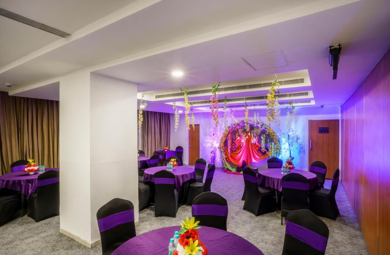 Caspia Hotel New Delhi Exterior foto