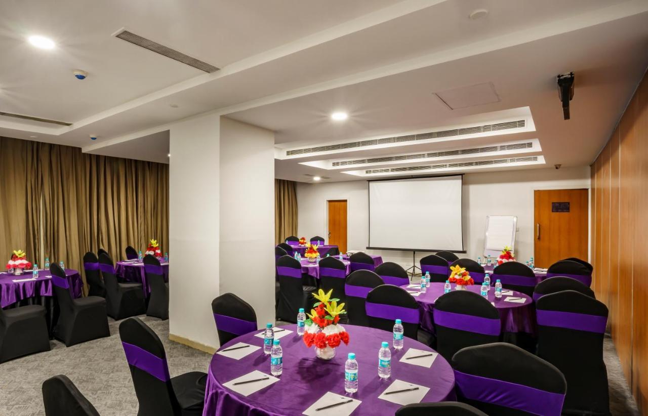 Caspia Hotel New Delhi Exterior foto