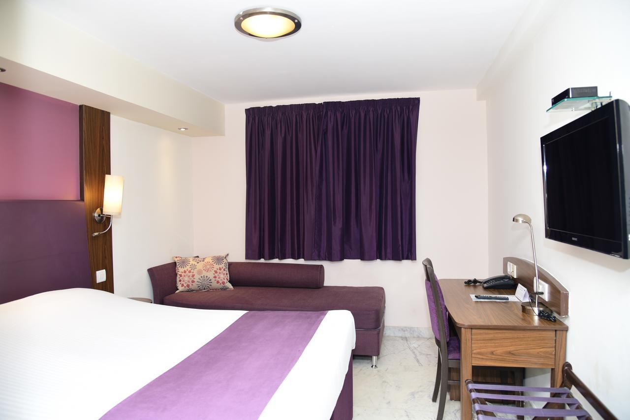 Caspia Hotel New Delhi Exterior foto